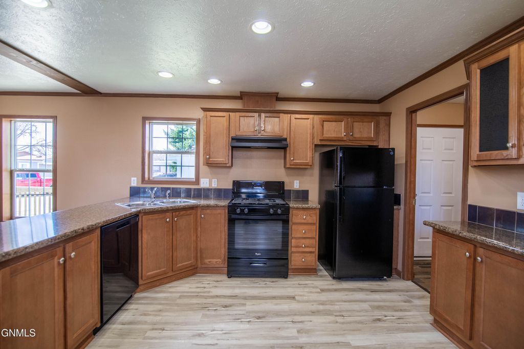 1106 Frontier Trail, Mandan, ND 58554 photo 3