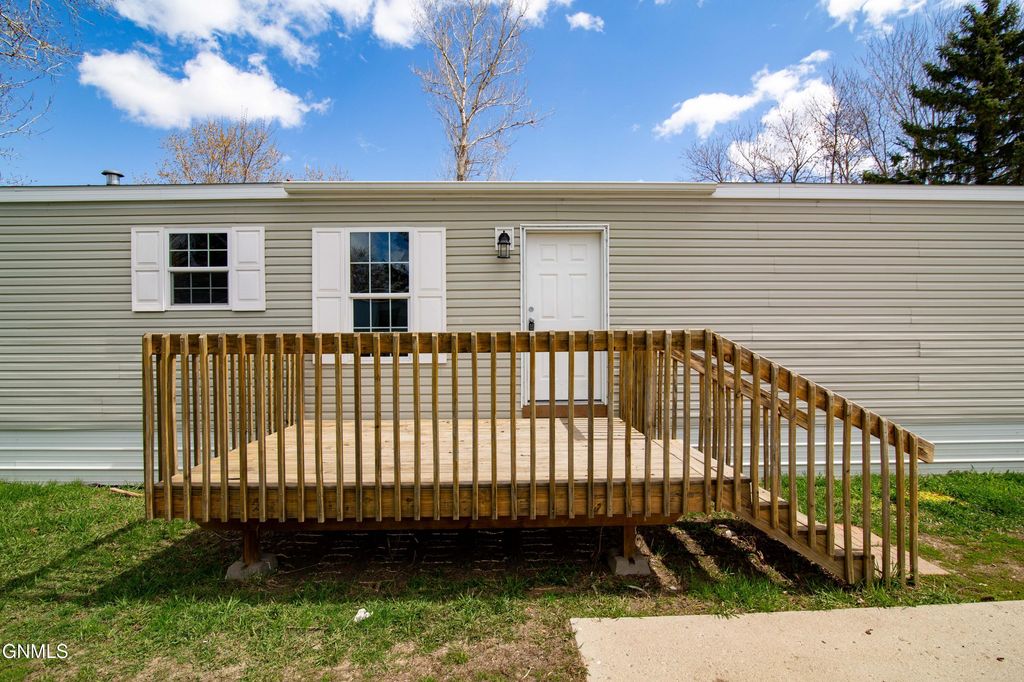 1106 Frontier Trail, Mandan, ND 58554 photo 9