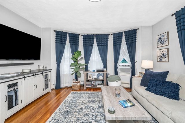 499 Humphrey St 3, Swampscott, MA 01907