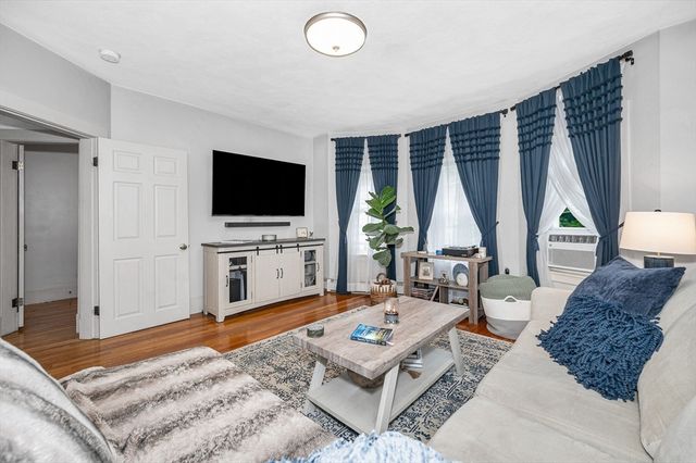 499 Humphrey St 3, Swampscott, MA 01907