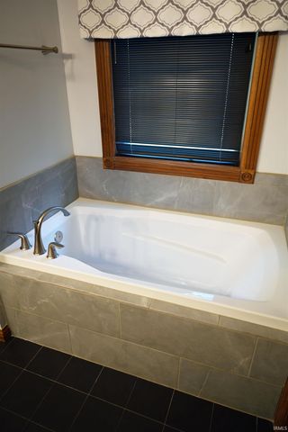 12405 Doty Road, New Haven, IN 46774