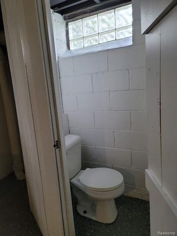 16871 Pierson Street, Detroit, MI 48219