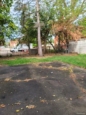 16871 Pierson Street, Detroit, MI 48219