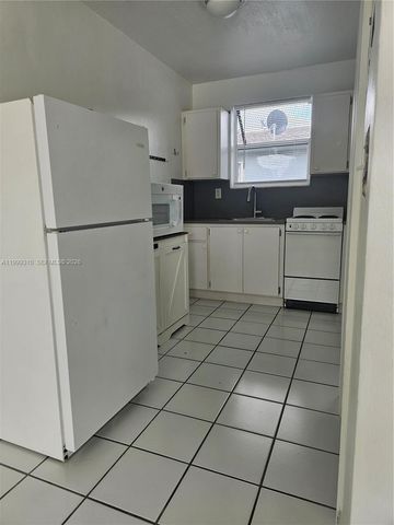 130 W 13th St 9, Hialeah, FL 33010
