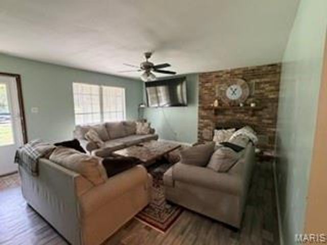 3524 Scenic Circle Drive, St Louis, MO 63129