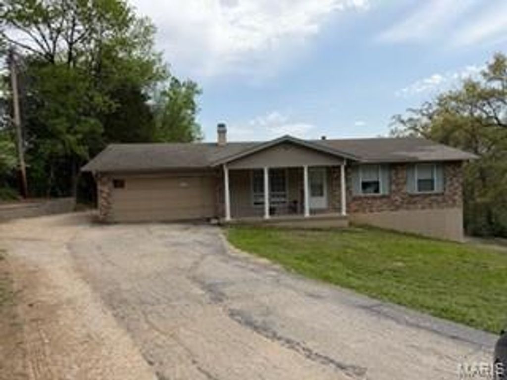 3524 Scenic Circle Drive, St Louis, MO 63129
