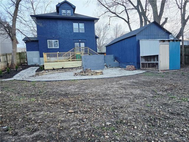 208 W Piankishaw Street, Paola, KS 66071