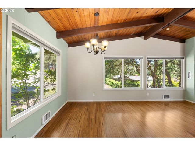 975 E 44TH Ave, Eugene, OR 97405