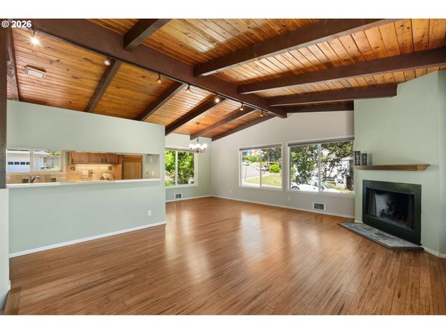 975 E 44TH Ave, Eugene, OR 97405