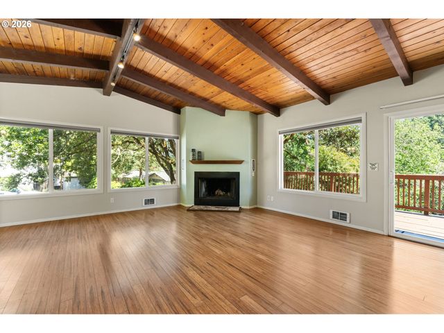 975 E 44TH Ave, Eugene, OR 97405