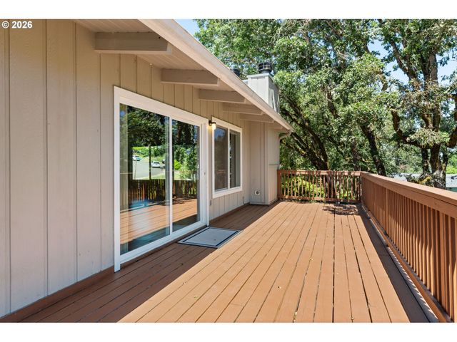 975 E 44TH Ave, Eugene, OR 97405