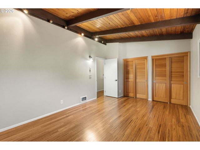 975 E 44TH Ave, Eugene, OR 97405
