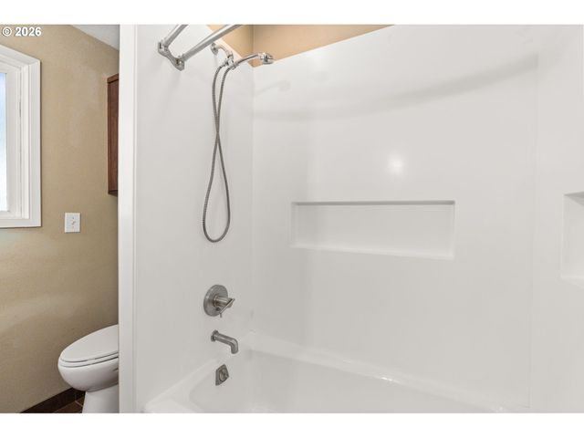 975 E 44TH Ave, Eugene, OR 97405
