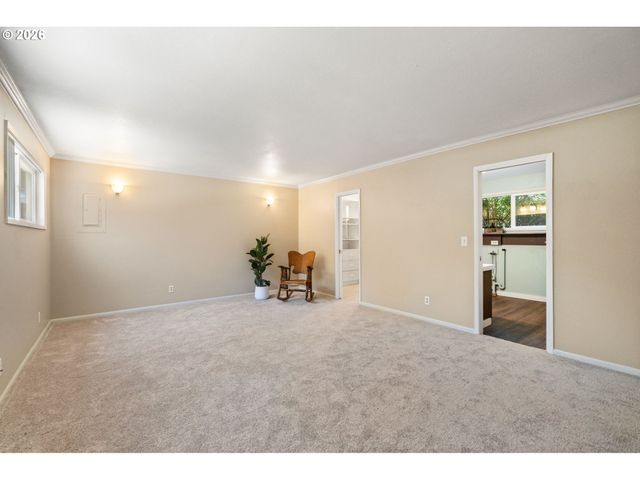 975 E 44TH Ave, Eugene, OR 97405