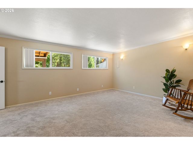 975 E 44TH Ave, Eugene, OR 97405