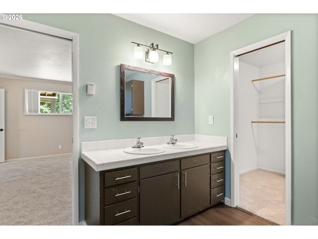 975 E 44TH Ave, Eugene, OR 97405