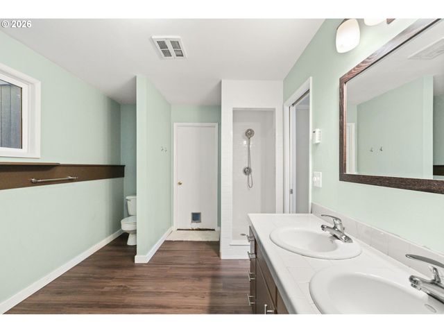 975 E 44TH Ave, Eugene, OR 97405