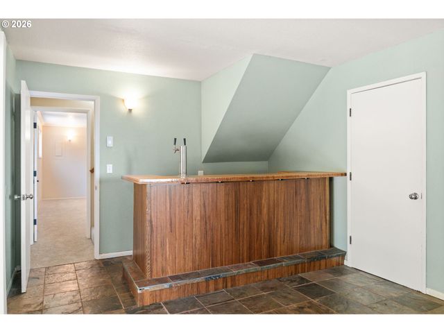 975 E 44TH Ave, Eugene, OR 97405