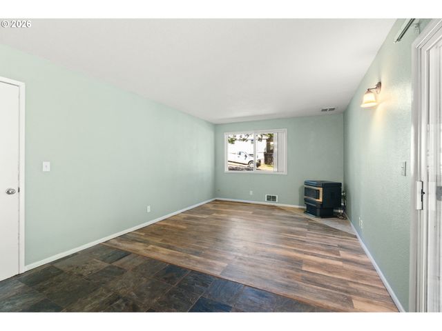 975 E 44TH Ave, Eugene, OR 97405