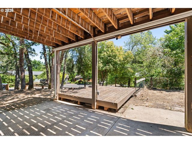 975 E 44TH Ave, Eugene, OR 97405