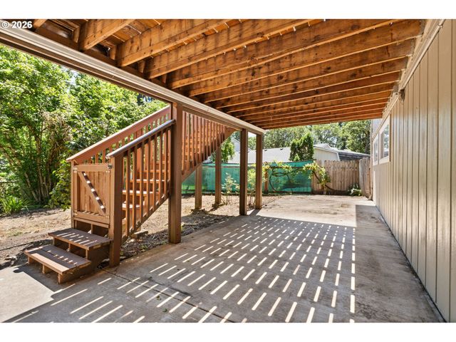 975 E 44TH Ave, Eugene, OR 97405