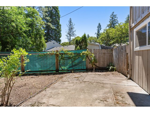 975 E 44TH Ave, Eugene, OR 97405