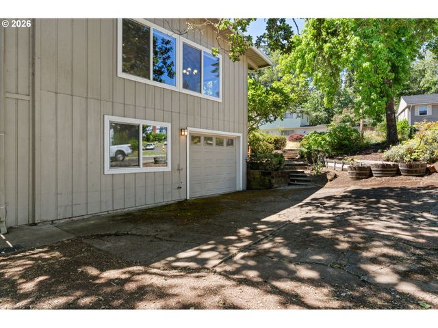 975 E 44TH Ave, Eugene, OR 97405