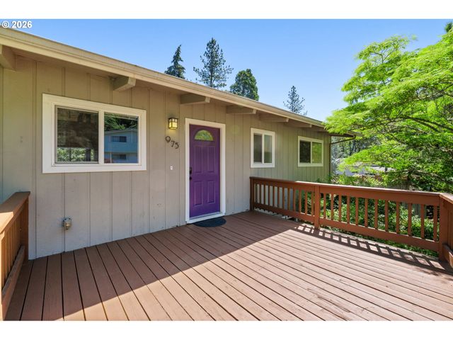 975 E 44TH Ave, Eugene, OR 97405