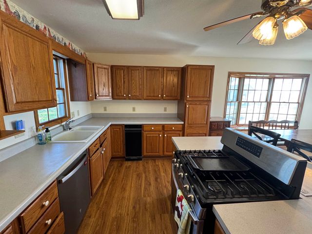 16751 172nd Rd, Winfield, KS 67156