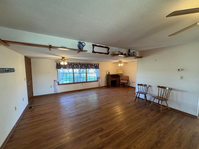 16751 172nd Rd, Winfield, KS 67156