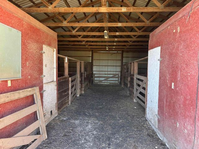 16751 172nd Rd, Winfield, KS 67156