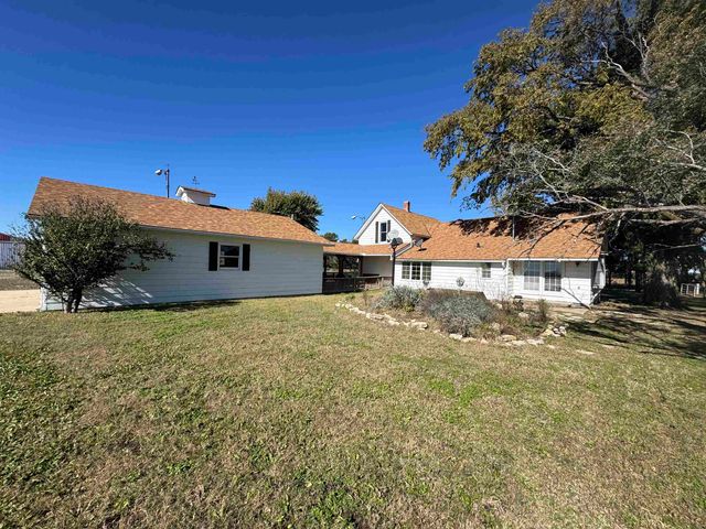16751 172nd Rd, Winfield, KS 67156
