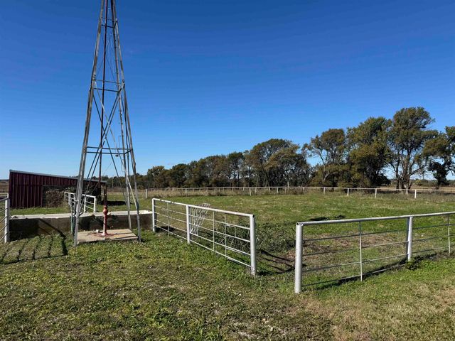 16751 172nd Rd, Winfield, KS 67156