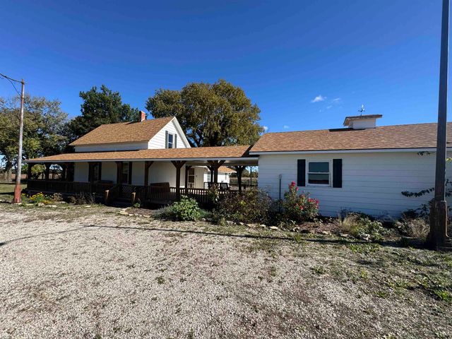 16751 172nd Rd, Winfield, KS 67156
