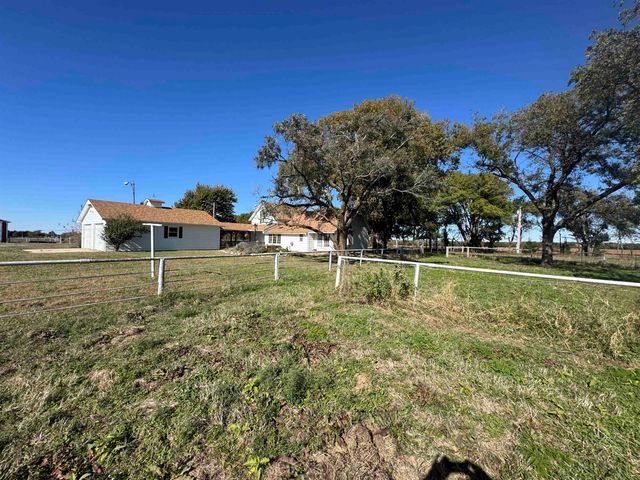 16751 172nd Rd, Winfield, KS 67156