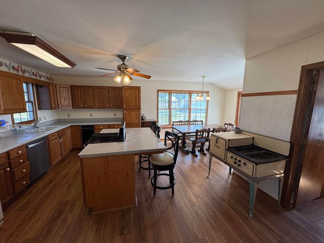 16751 172nd Rd, Winfield, KS 67156