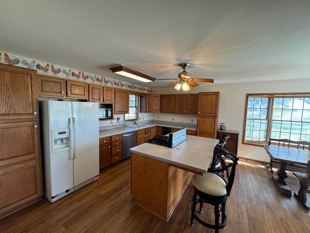 16751 172nd Rd, Winfield, KS 67156