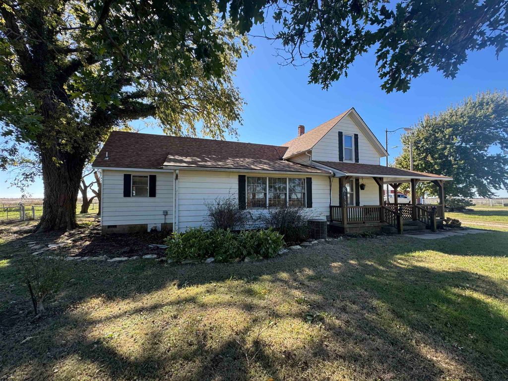 16751 172nd Rd, Winfield, KS 67156