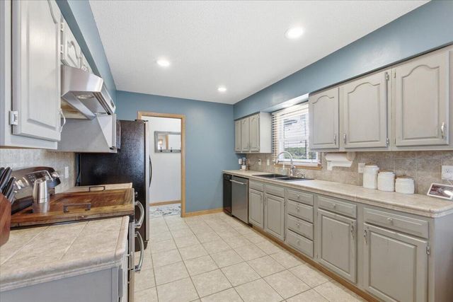 236 ZENITH Drive, Council Bluffs, IA 51503