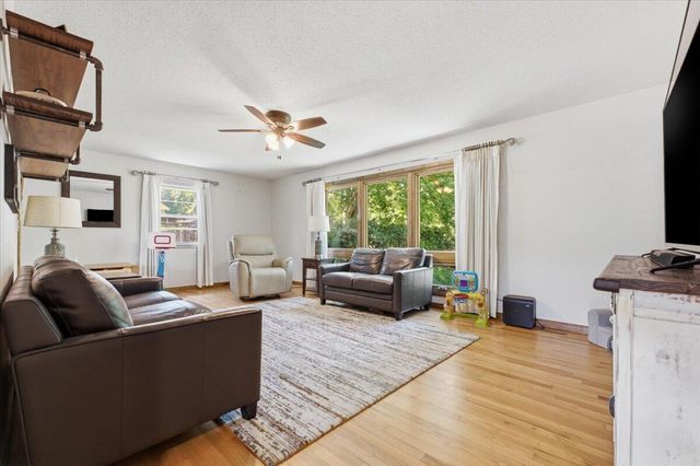 236 ZENITH Drive, Council Bluffs, IA 51503
