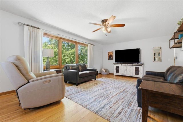 236 ZENITH Drive, Council Bluffs, IA 51503