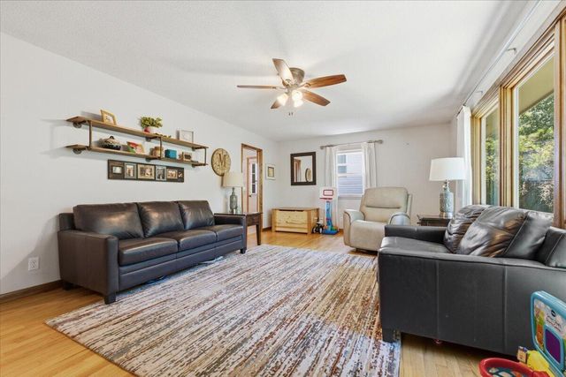 236 ZENITH Drive, Council Bluffs, IA 51503