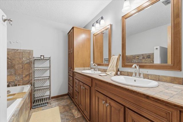 236 ZENITH Drive, Council Bluffs, IA 51503