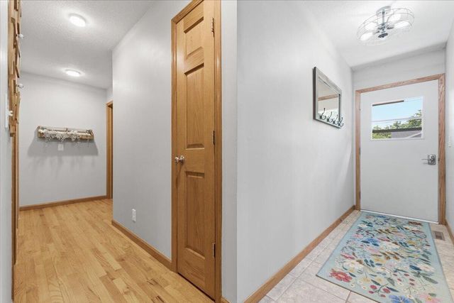 236 ZENITH Drive, Council Bluffs, IA 51503
