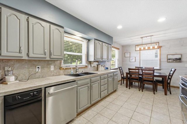 236 ZENITH Drive, Council Bluffs, IA 51503