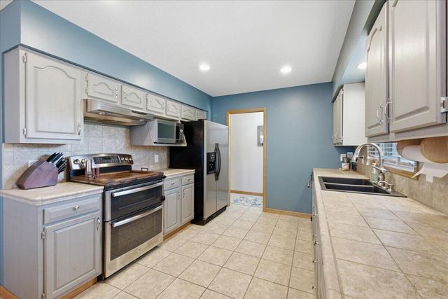 236 ZENITH Drive, Council Bluffs, IA 51503