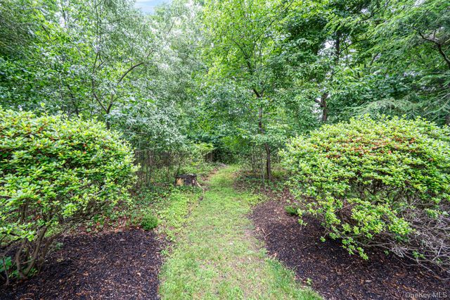 3 Liberty Lane, Miller Place, NY 11764