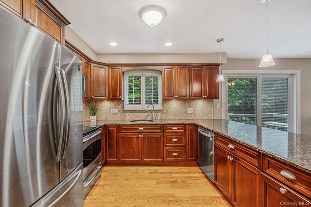 3 Liberty Lane, Miller Place, NY 11764