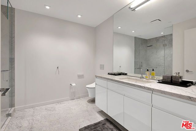 9000 W 3rd Street 204, Los Angeles, CA 90048