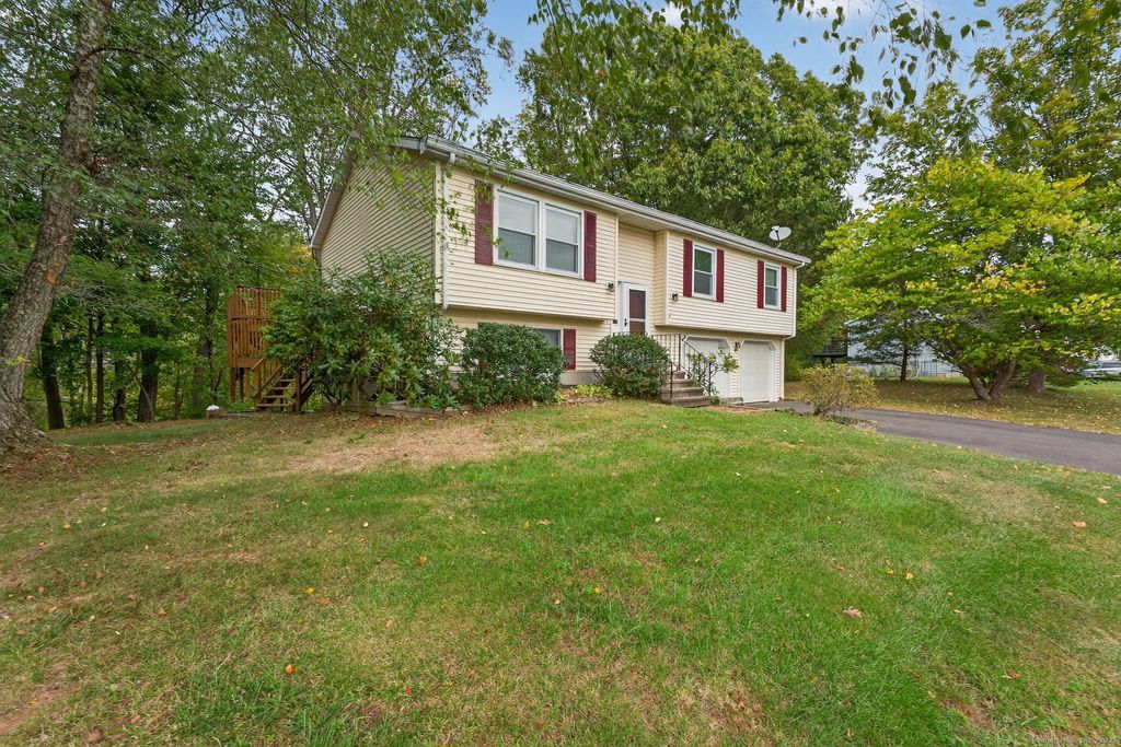 105 Hawks Nest Circle, Middletown, CT 06457